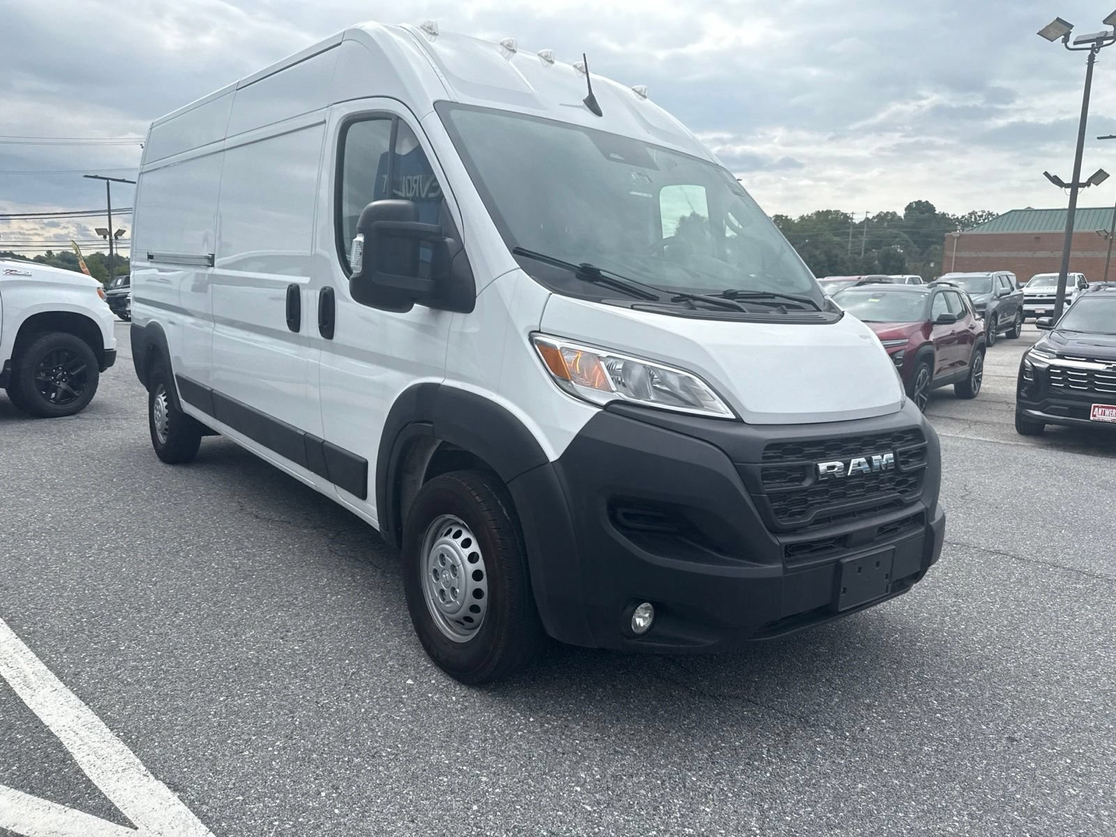 Used 2025 RAM ProMaster 2500 w/ Convenience Group FWD image 2