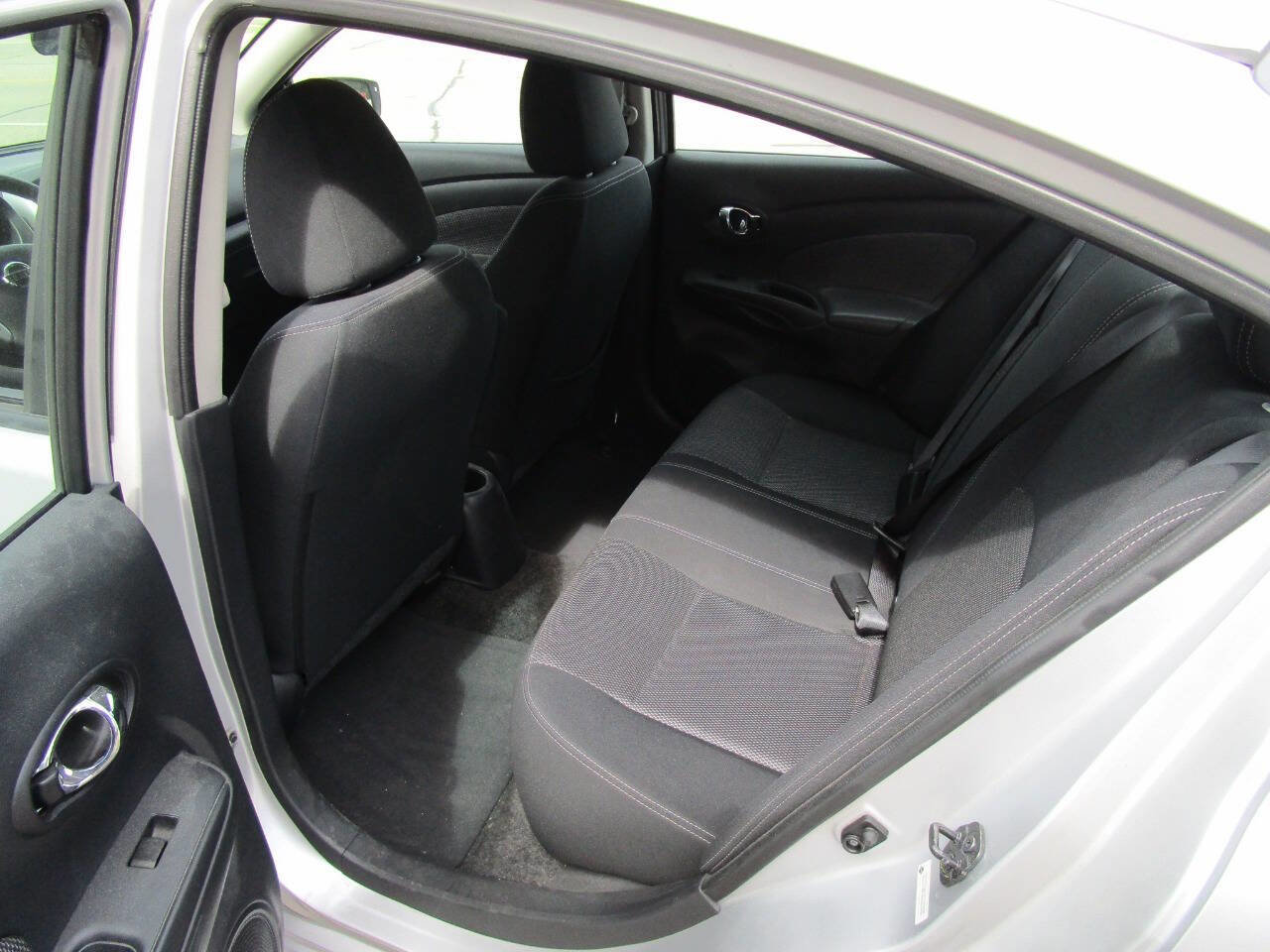 Used 2016 Nissan Versa FWD image 9