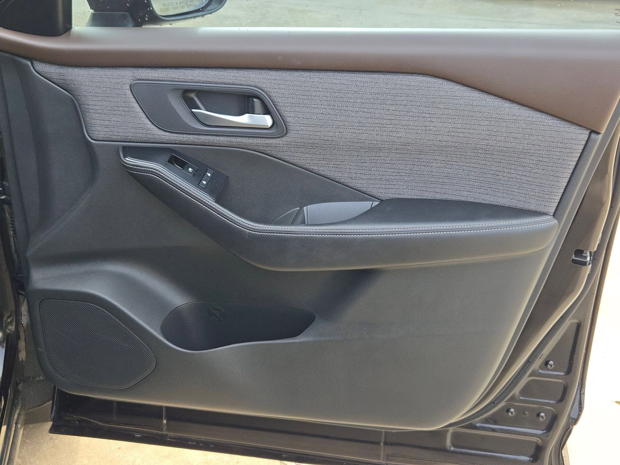 Used 2022 Nissan Rogue SV image 29