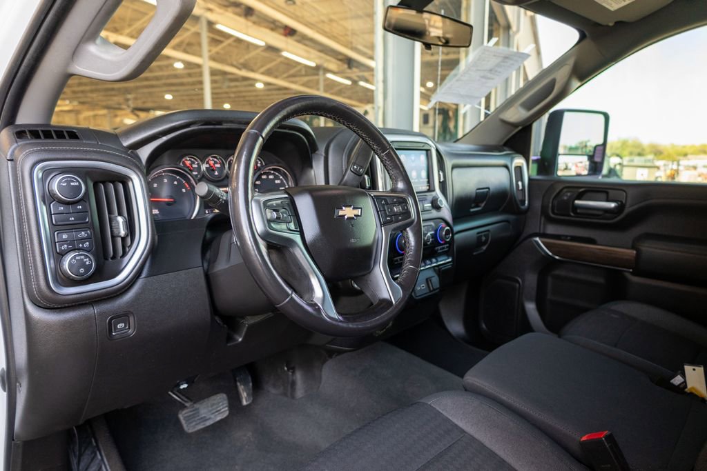 Used 2022 Chevrolet Silverado 2500 LT w/ Convenience Package image 9