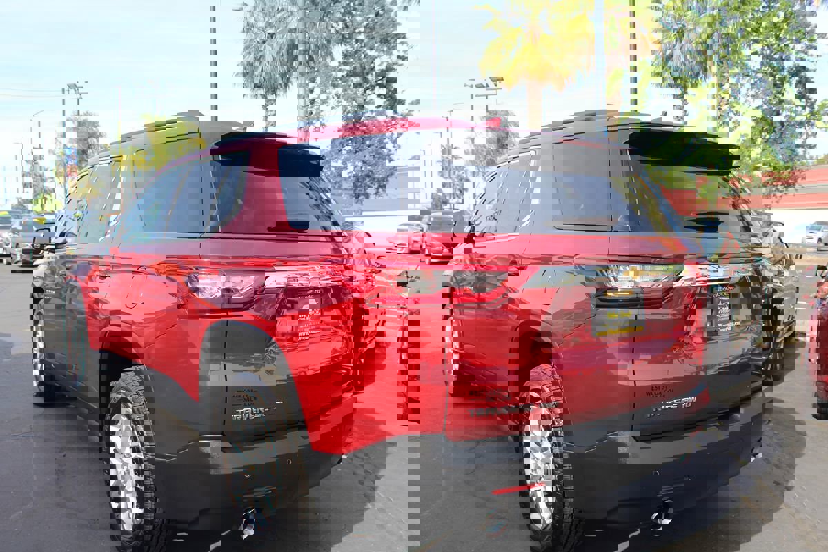 Used 2020 Chevrolet Traverse LT w/ Driver Confidence II Package image 5