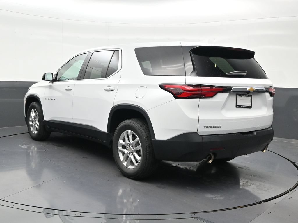Used 2022 Chevrolet Traverse LS FWD image 3