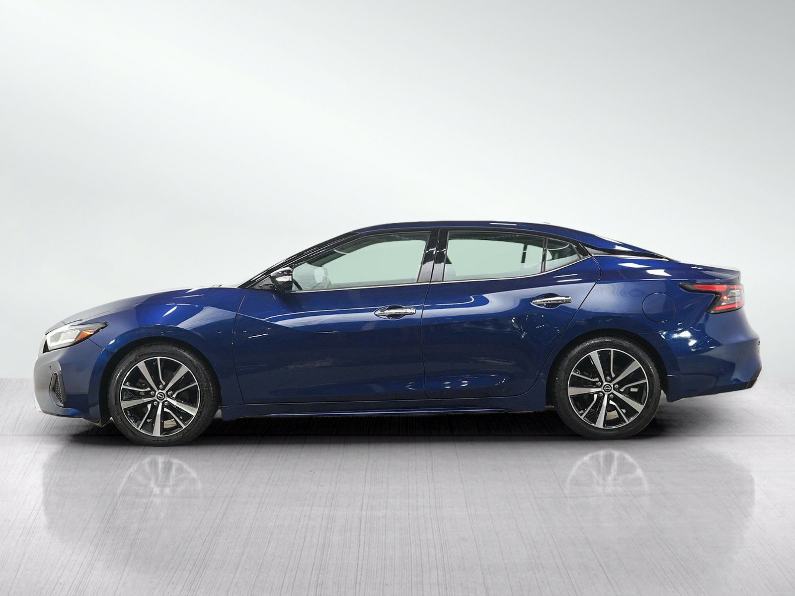 Used 2023 Nissan Maxima SL FWD image 2