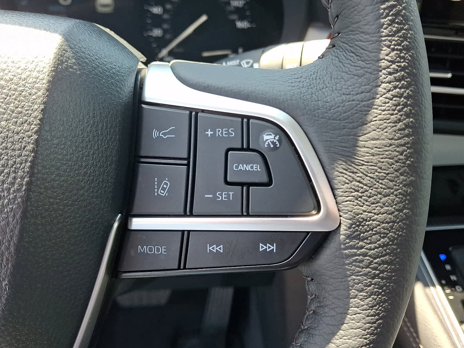Used 2025 Toyota Sienna XLE w/ XLE Plus Package AWD/4WD image 26
