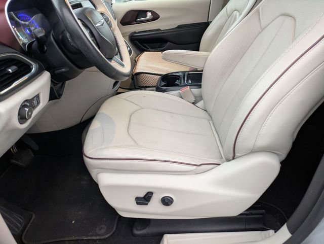 Used 2019 Chrysler Pacifica Limited image 14