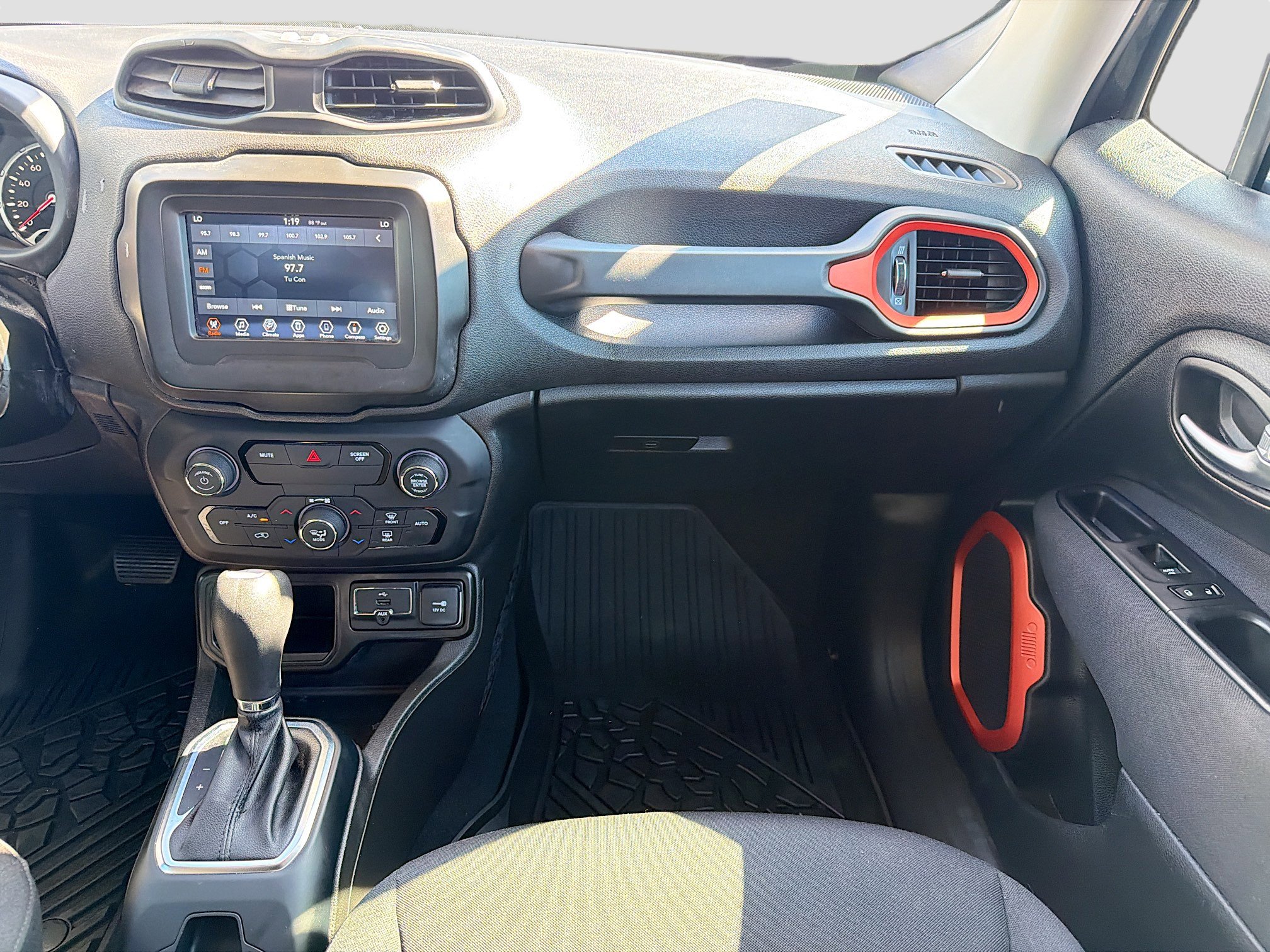 Used 2020 Jeep Renegade Latitude image 17