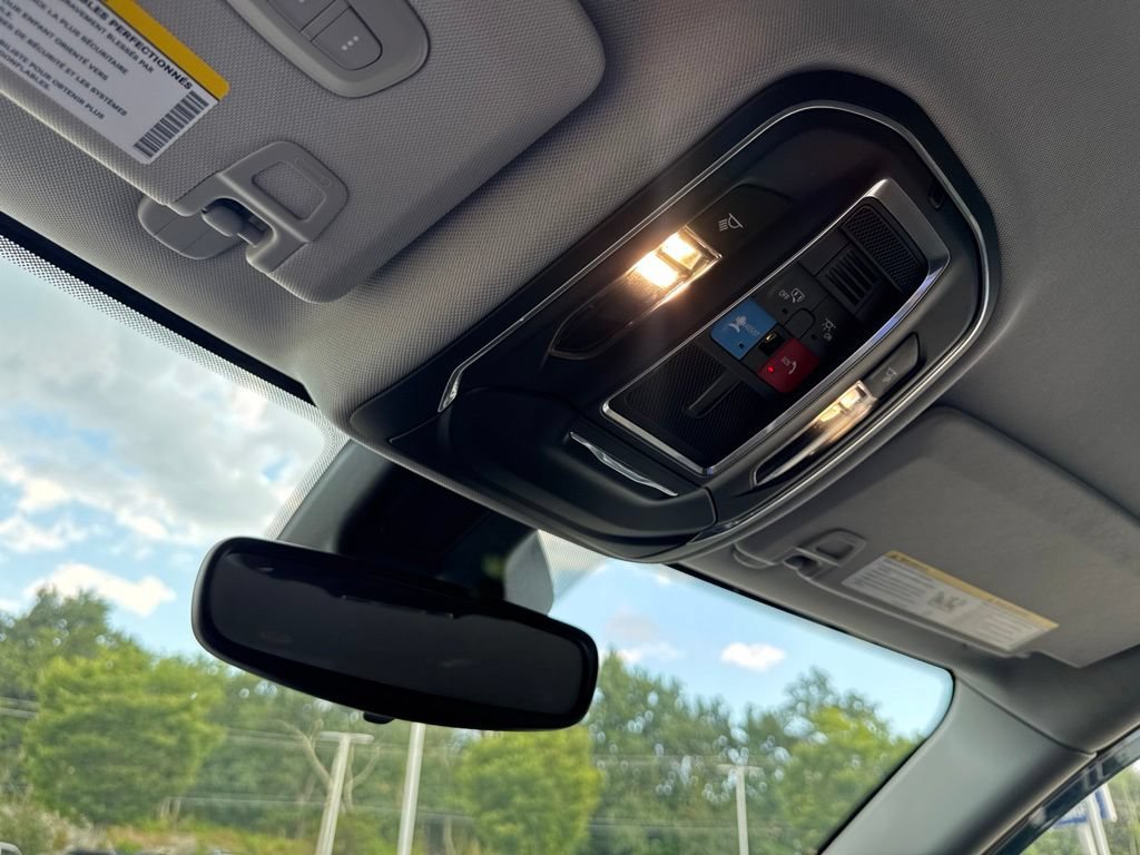 Used 2023 Jeep Grand Cherokee Laredo AWD/4WD image 16