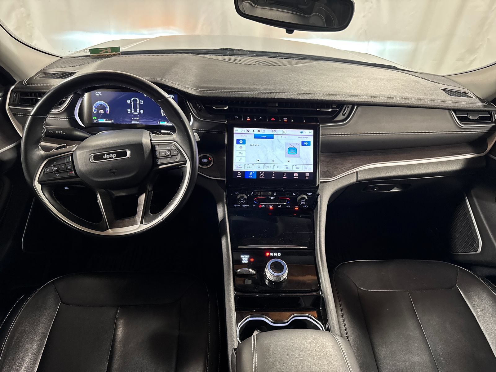 Used 2022 Jeep Grand Cherokee Limited AWD/4WD image 4