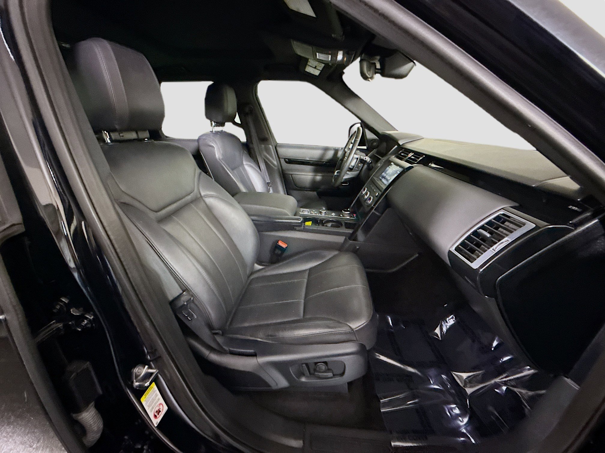 Used 2019 Land Rover Discovery SE AWD/4WD image 29