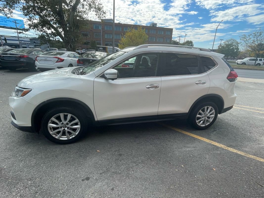 Used 2017 Nissan Rogue SV w/ SV Premium Package image 6