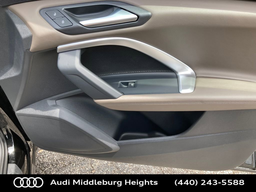 Used 2025 Audi Q5 Premium w/ Convenience Package image 30