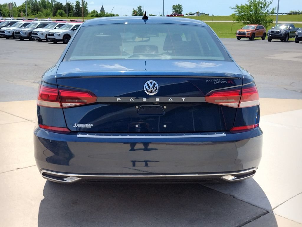 Used 2021 Volkswagen Passat 2.0T SE FWD image 16