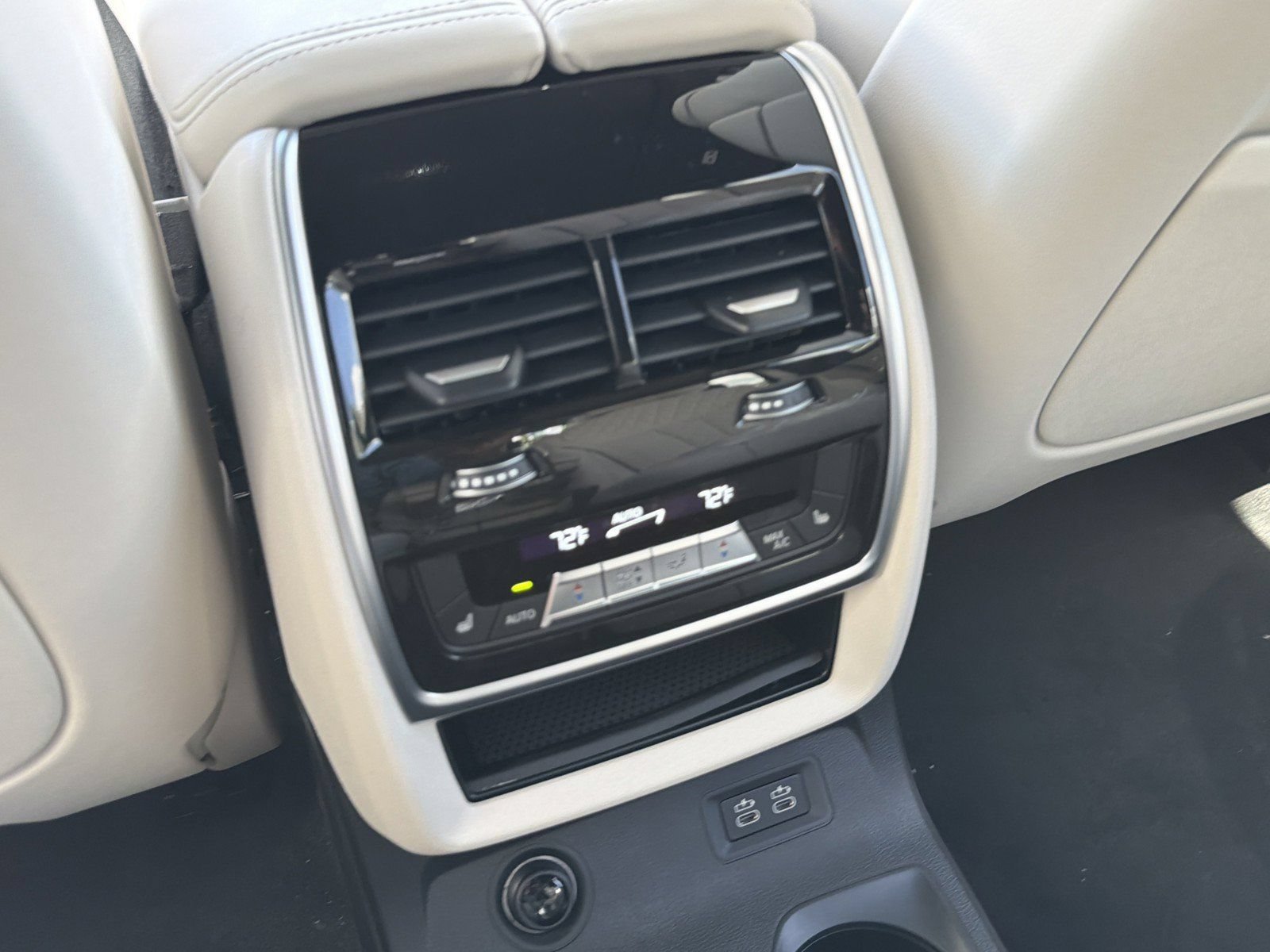 New 2027 BMW X7 xDrive40i w/ Executive Package AWD/4WD image 18