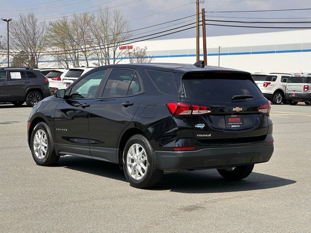 Used 2023 Chevrolet Equinox LS w/ LS Convenience Package image 3
