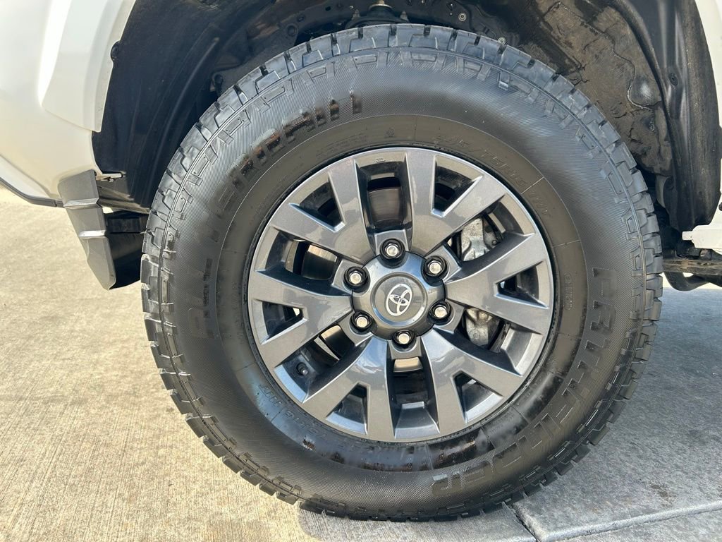 Used 2023 Toyota Tacoma SR5 AWD/4WD image 32