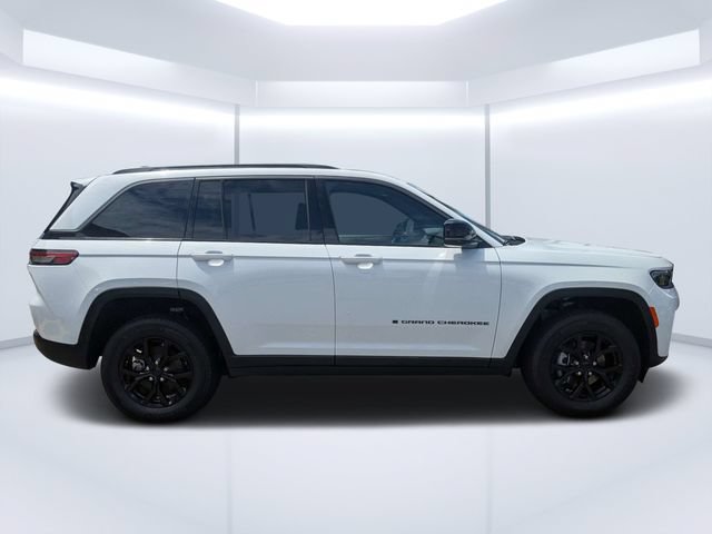 New 2026 Jeep Grand Cherokee Altitude AWD/4WD image 2