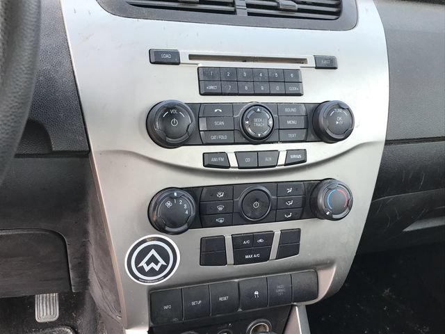 Used 2010 Ford Focus SE FWD image 6