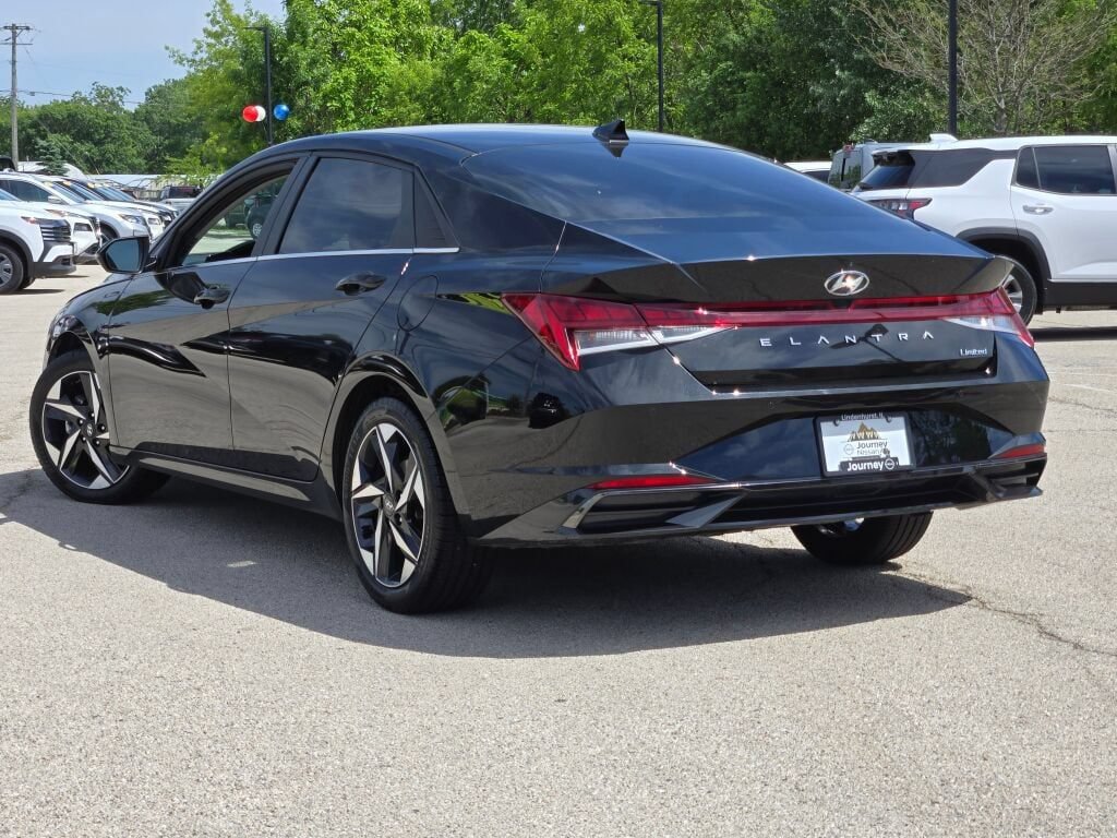 Used 2022 Hyundai Elantra Limited w/ Cargo Package FWD image 12