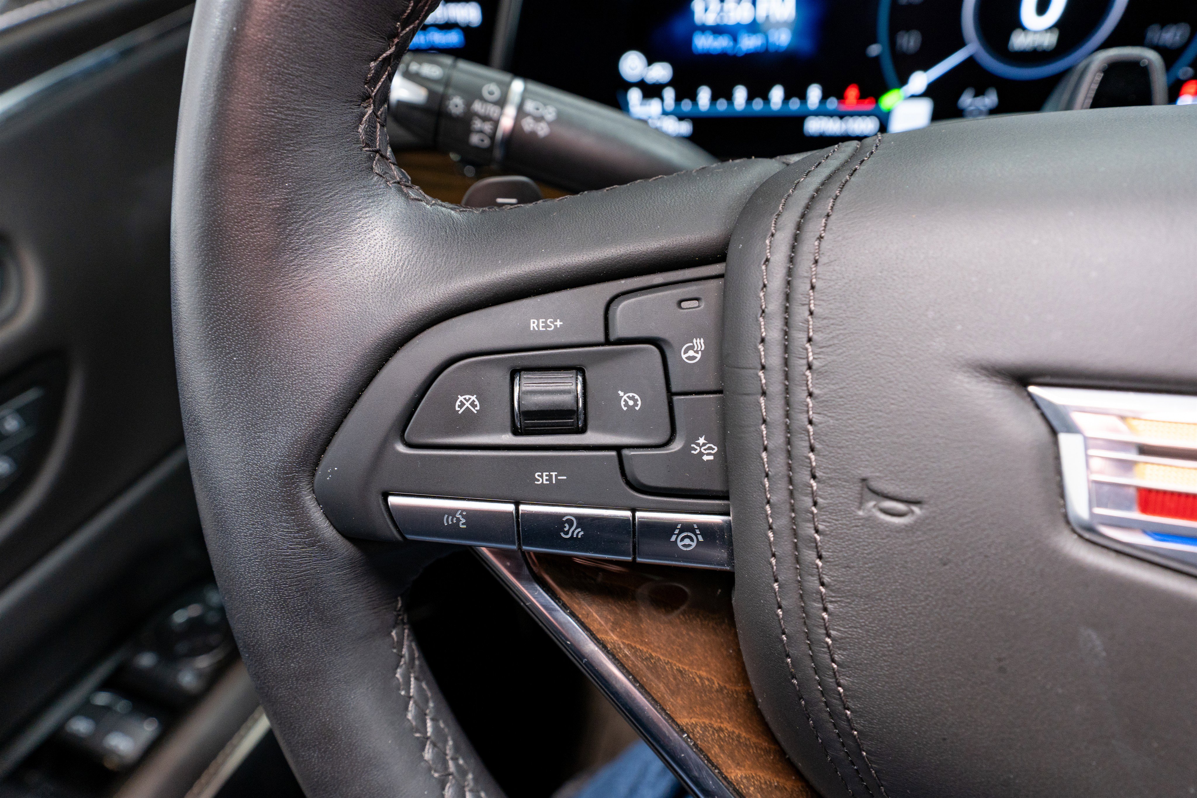 Used 2023 Cadillac Escalade Sport Platinum w/ LPO, ONYX Package image 31