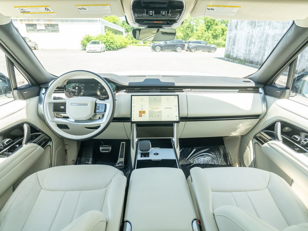 Used 2025 Land Rover Range Rover SE AWD/4WD image 18