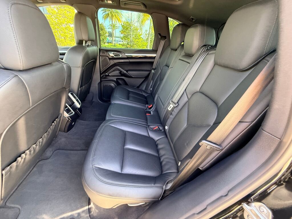 Used 2016 Porsche Cayenne image 18