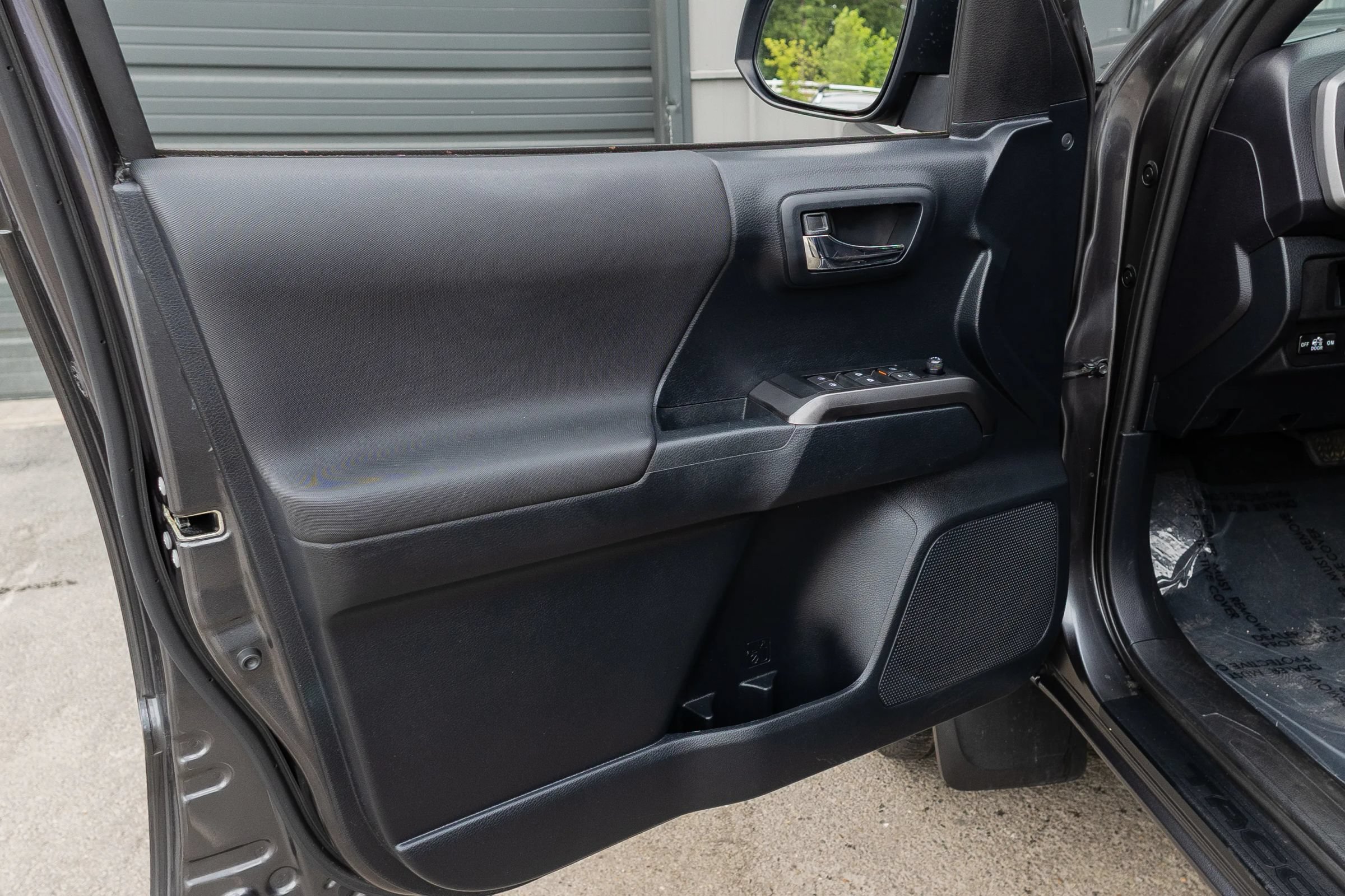 Used 2019 Toyota Tacoma TRD Sport AWD/4WD image 9
