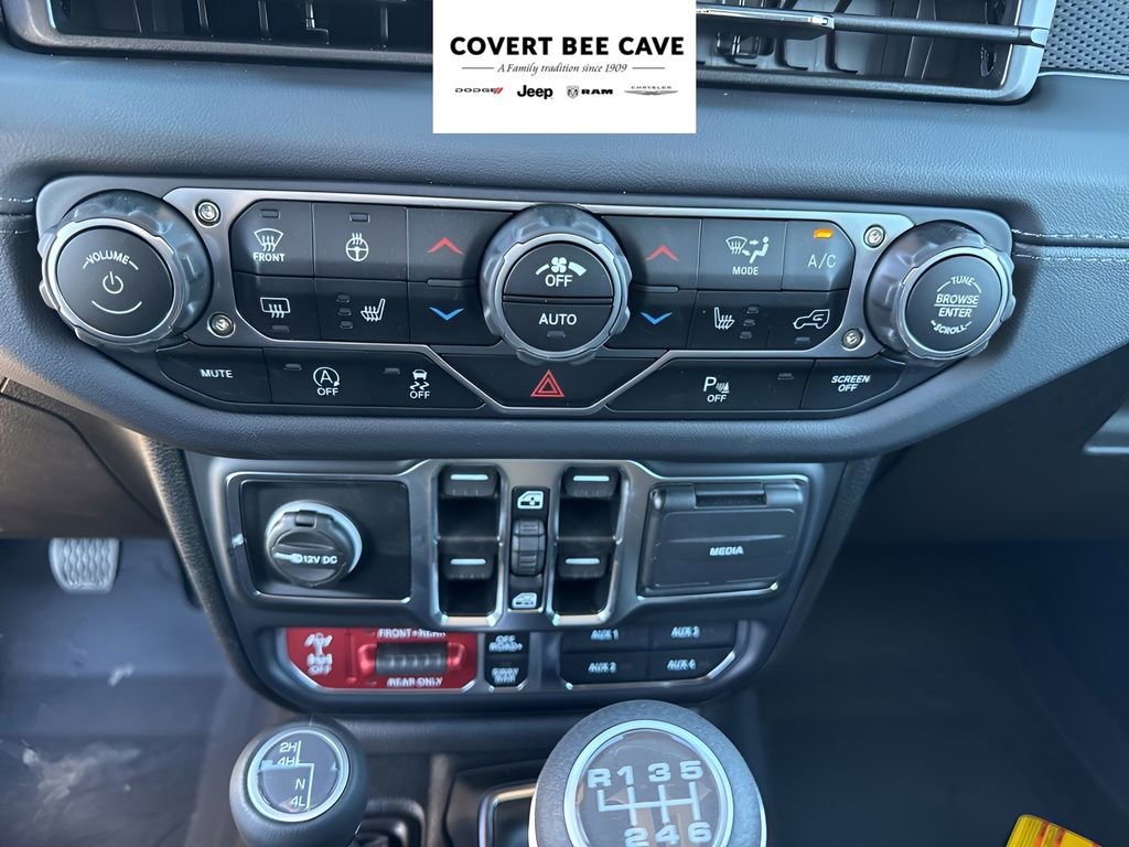 Used 2025 Jeep Wrangler Unlimited Rubicon image 28