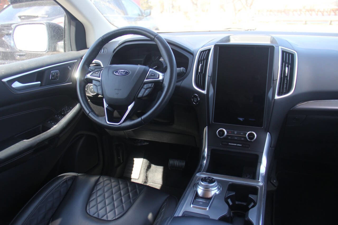 Certified 2024 Ford Edge Titanium AWD/4WD image 15