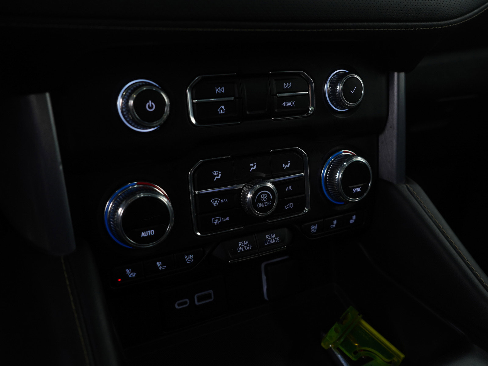 Used 2023 GMC Yukon XL SLT image 22