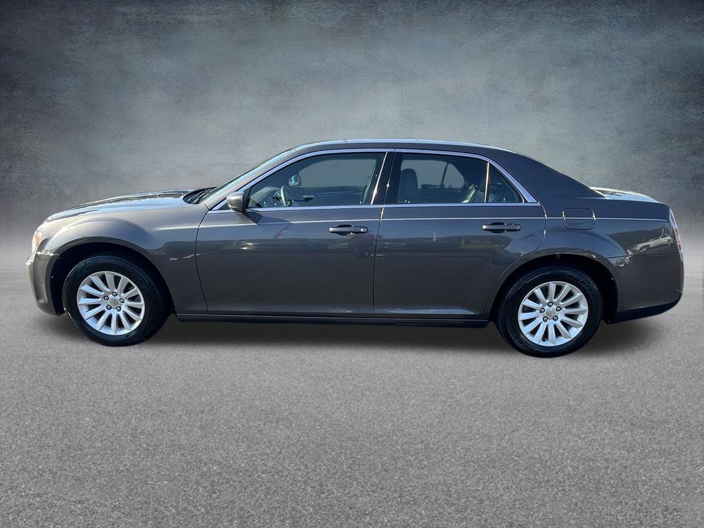 Used 2013 Chrysler 300 RWD image 5