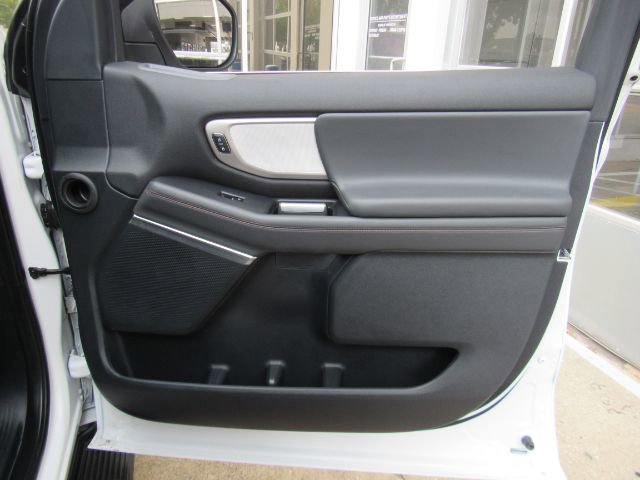 Used 2025 Ford Expedition Active image 21