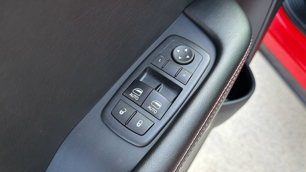 Used 2016 Dodge Challenger SRT Hellcat RWD image 11