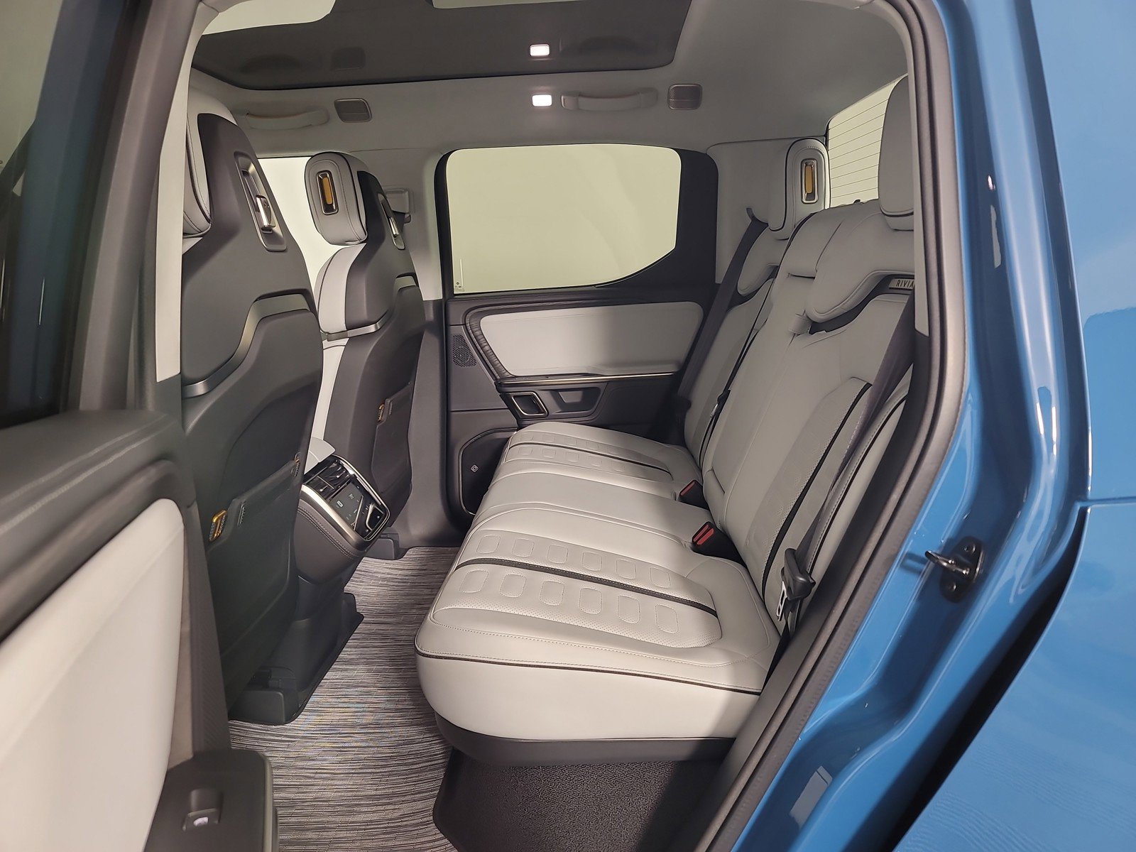 Used 2023 Rivian R1T Adventure image 22