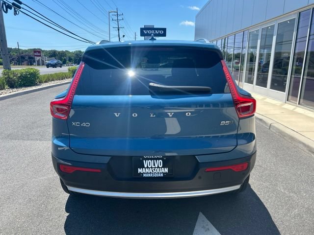 Certified 2025 Volvo XC40 B5 Core AWD/4WD image 4