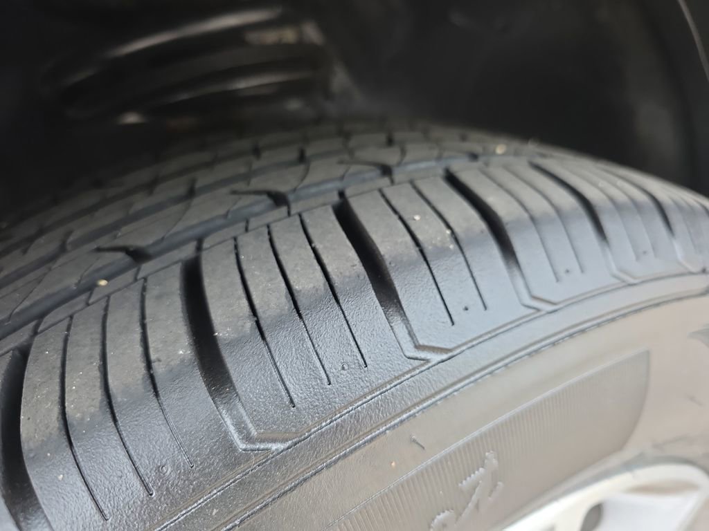 Used 2014 Buick Enclave Leather w/ LPO, Cargo Convenience Pkg image 28