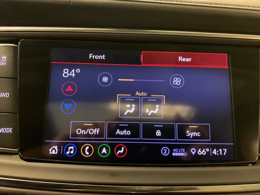 Used 2020 Buick Enclave Premium w/ Sun and Sites Package image 38