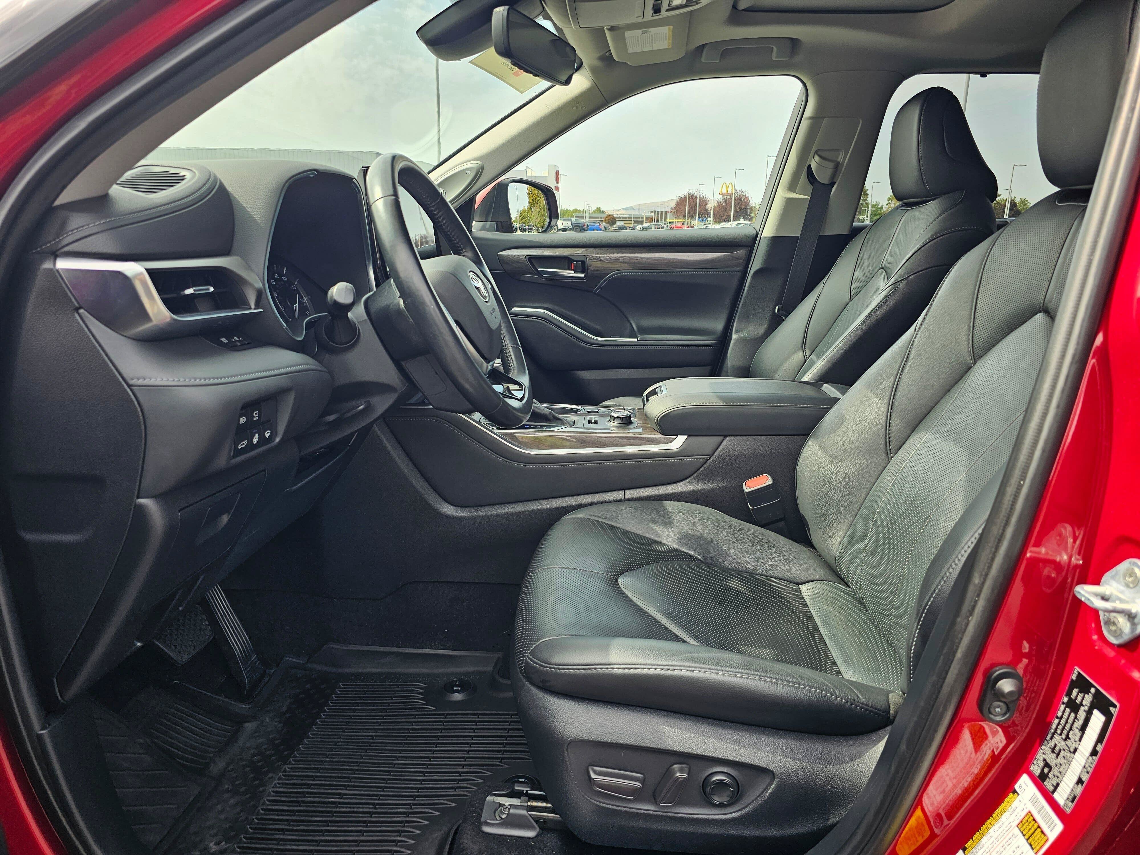 Used 2021 Toyota Highlander Limited AWD/4WD image 18