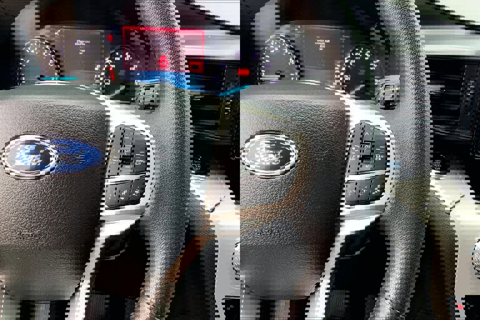 Used 2024 Ford Explorer XLT RWD image 25