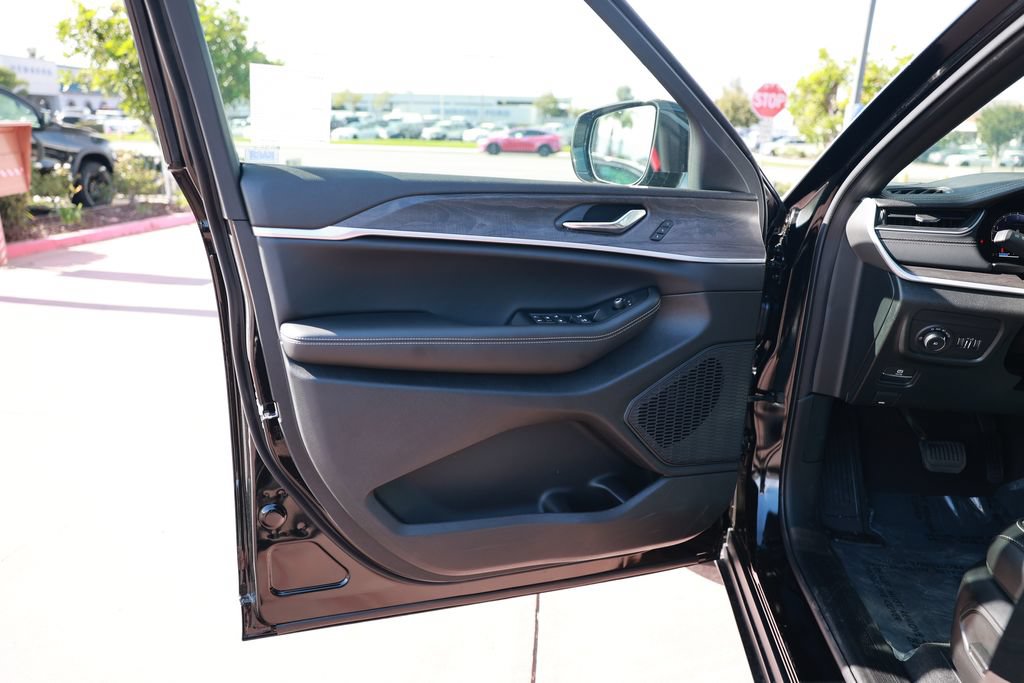 New 2025 Jeep Grand Cherokee Limited AWD/4WD image 11