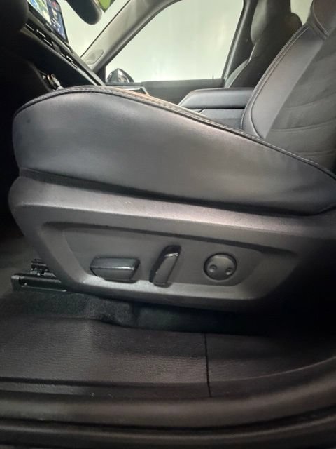 Used 2025 Mitsubishi Outlander SE FWD image 14