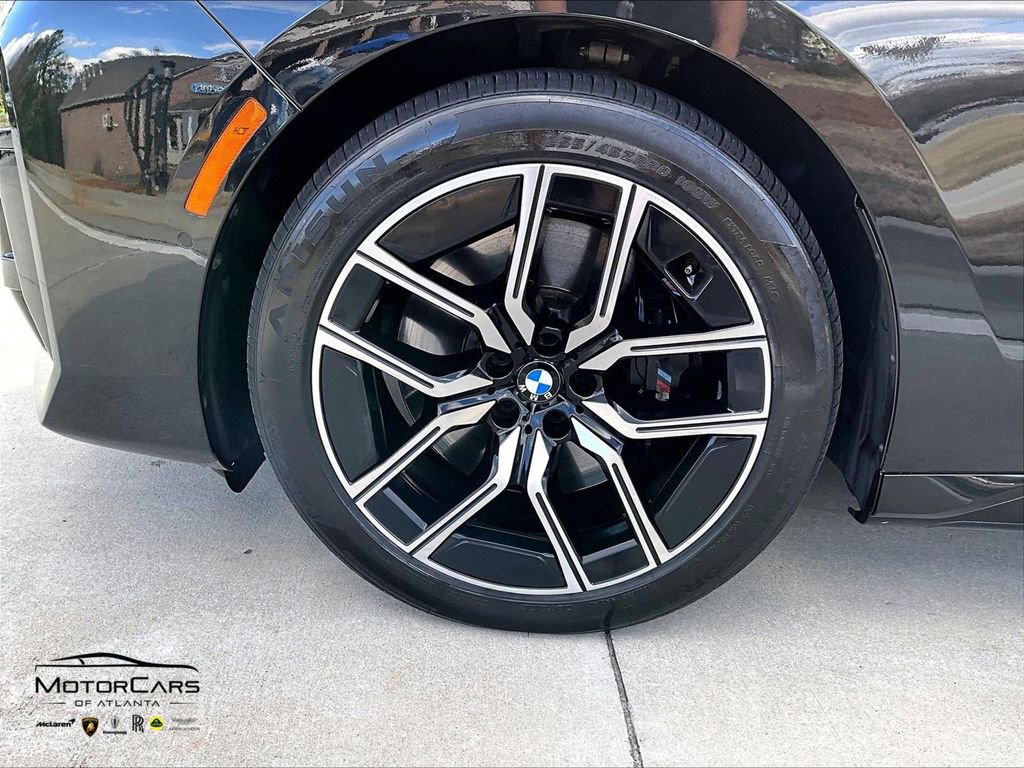 Used 2023 BMW 760i xDrive w/ Executive Package image 10