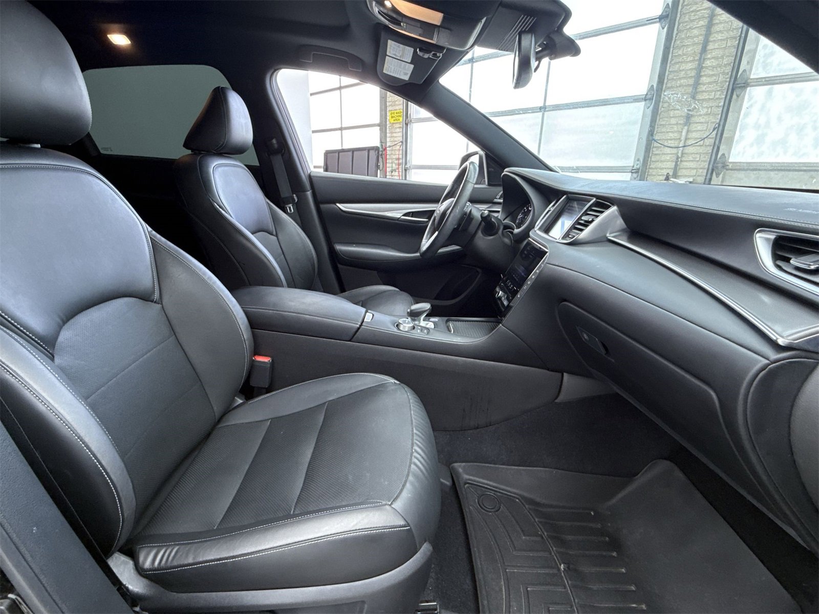 Used 2022 INFINITI QX50 Luxe w/ Appearance Package image 15