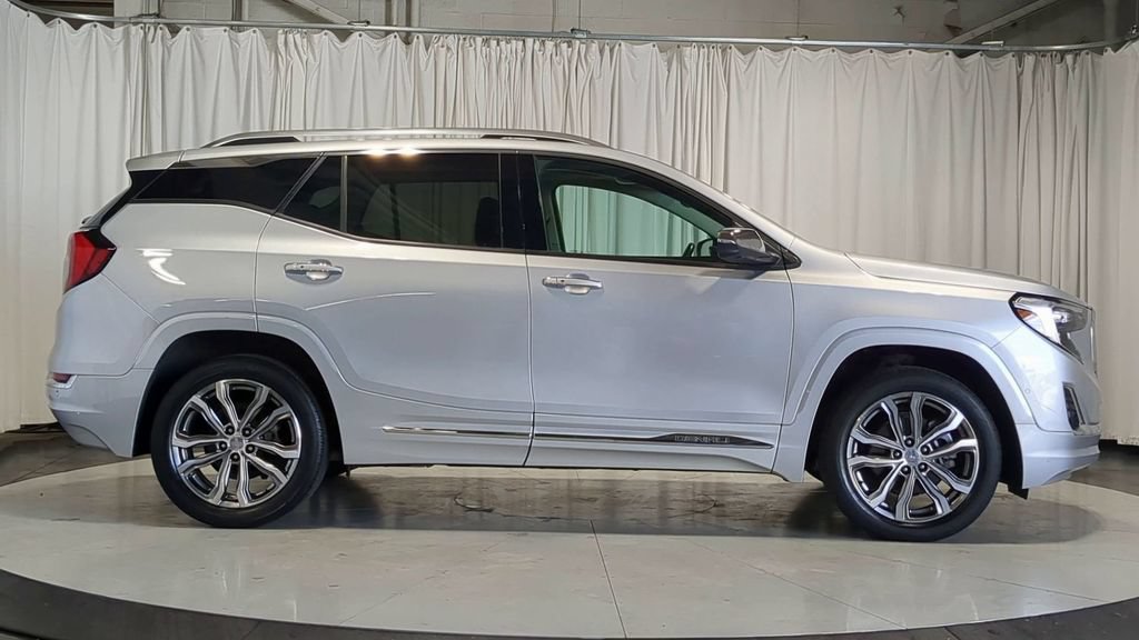 Used 2020 GMC Terrain Denali w/ Denali Premium Package AWD/4WD image 11