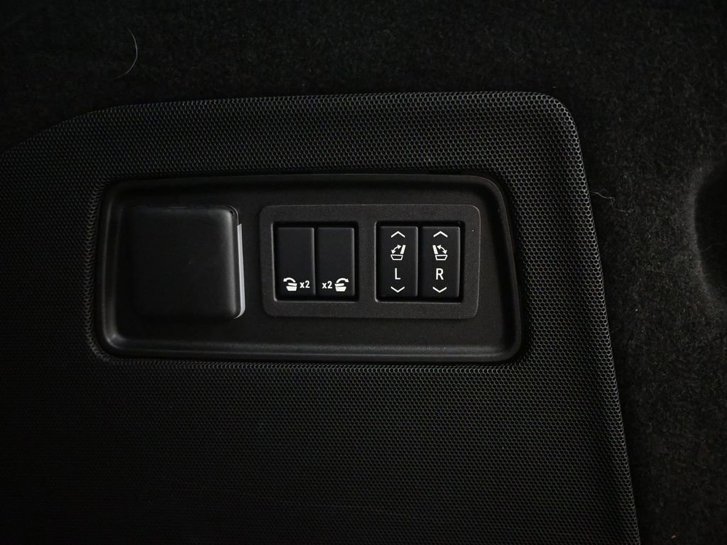 Used 2024 Cadillac Escalade Premium Luxury w/ Performance Package image 41