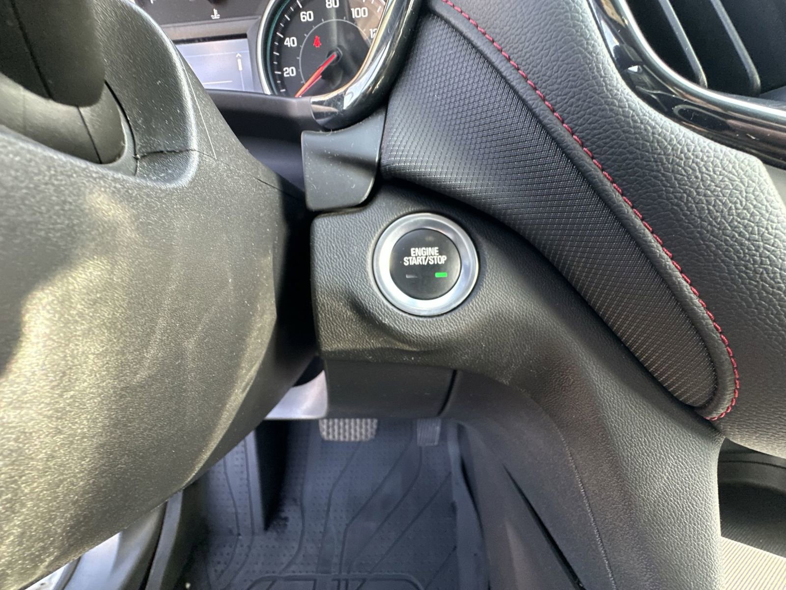 Used 2022 Chevrolet Equinox RS w/ LPO, Floor Liner Package FWD image 16