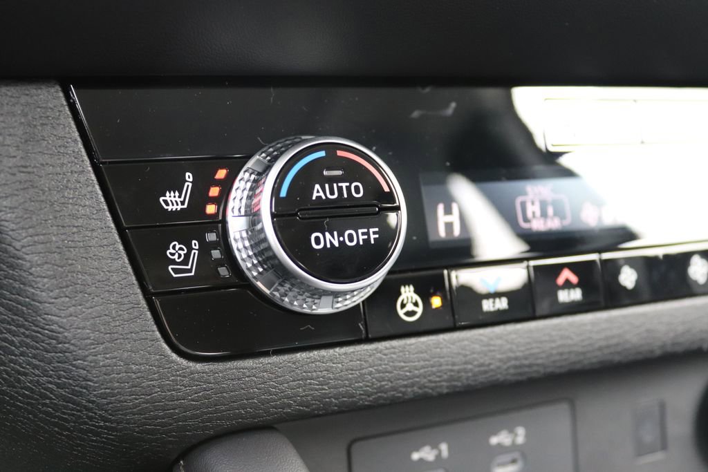 New 2026 Mitsubishi Outlander SEL image 17