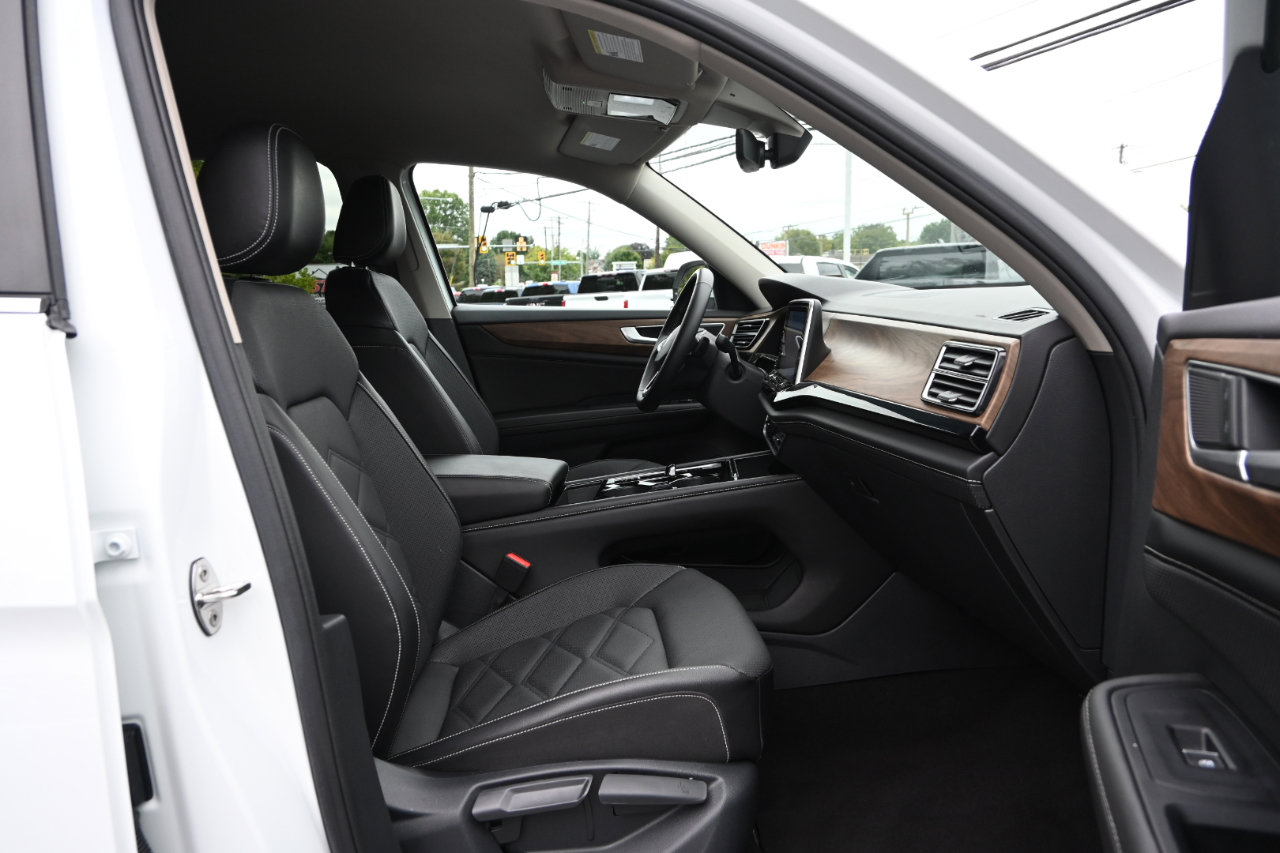 Used 2024 Volkswagen Atlas SE image 28
