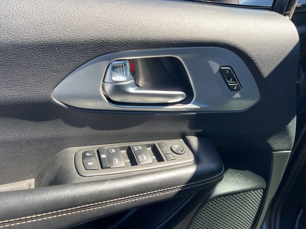 Used 2022 Chrysler Pacifica Touring-L w/ S Appearance Package AWD/4WD image 22