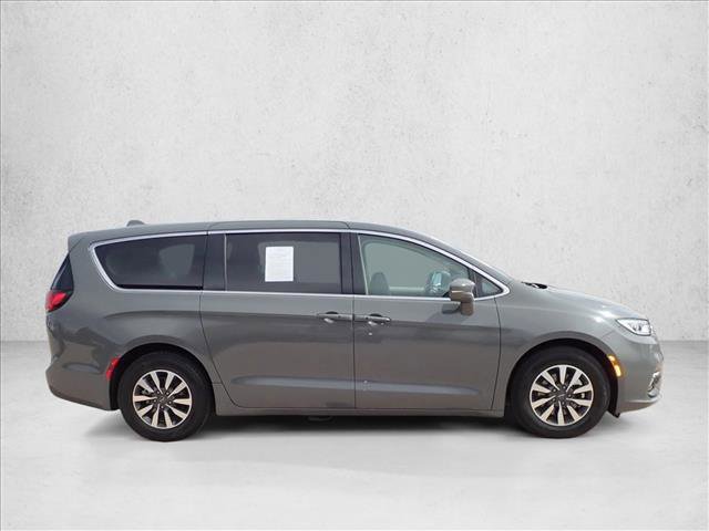 Used 2022 Chrysler Pacifica Touring-L image 5