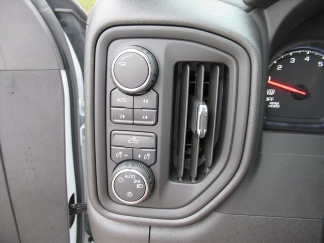 Used 2025 Chevrolet Silverado 1500 Custom Trail Boss AWD/4WD image 19